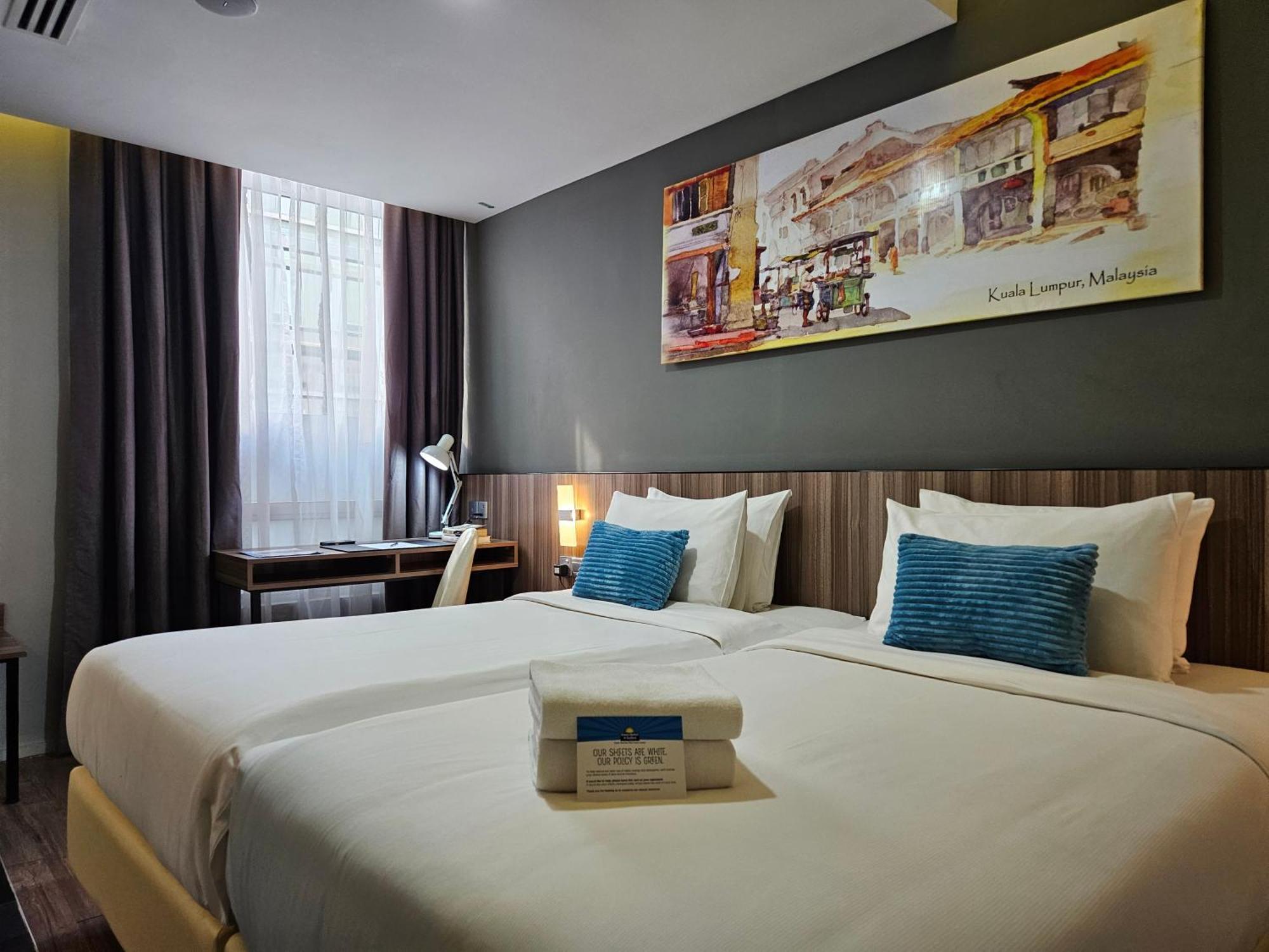 Days Hotel & Suites By Wyndham Kl - Chan Sow Lin Mrt Or Lrt Kuala Lumpur Exterior foto